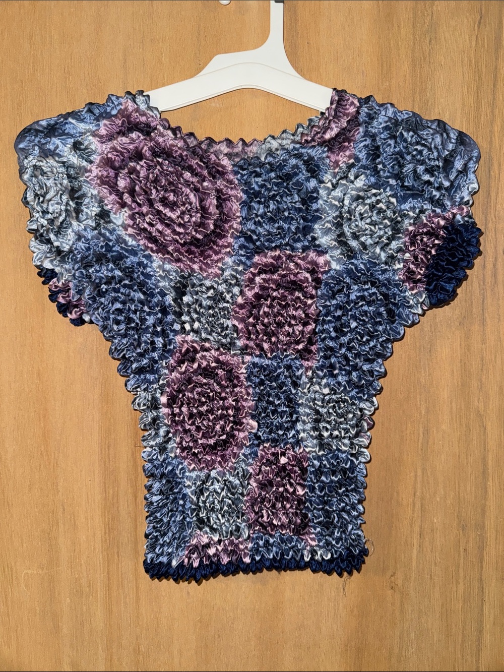 Vintage 90’s Y2K “Crinkle” Popcorn / Bubble Textured Top. One Size